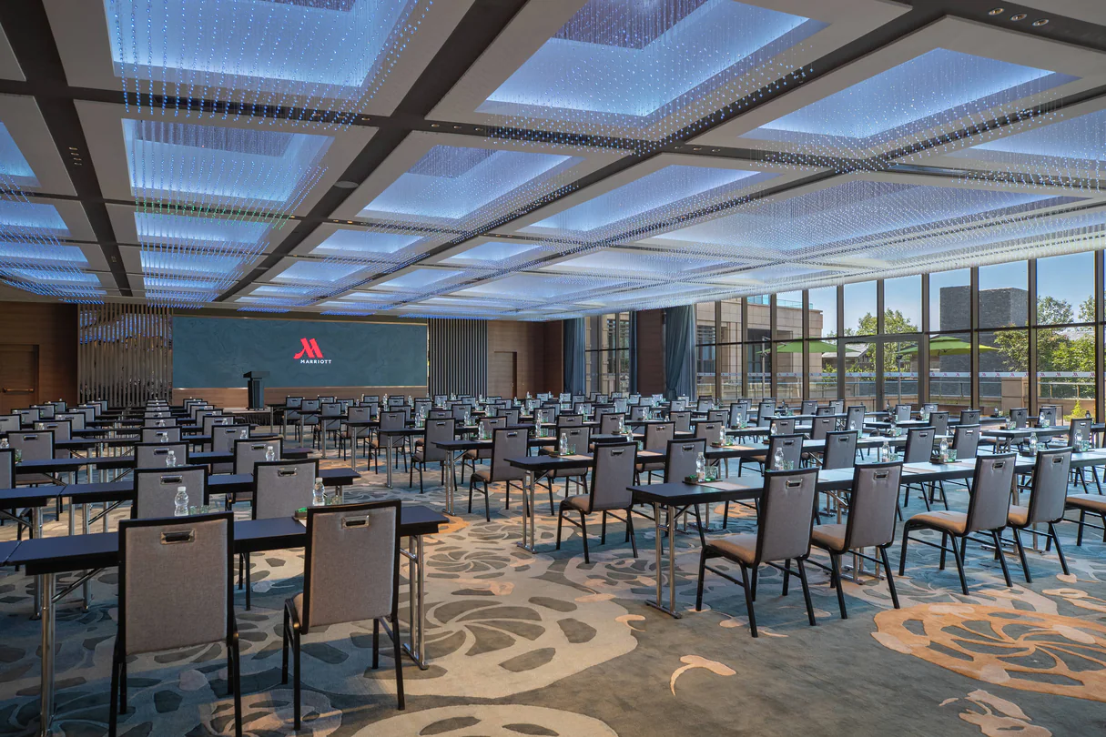 永乐宴会厅 - 课桌式布置