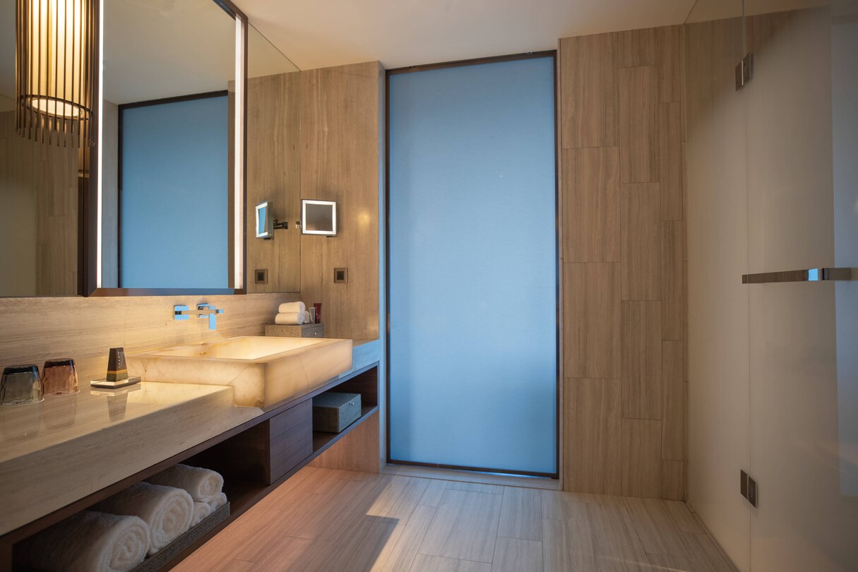 家庭套房 - 浴室