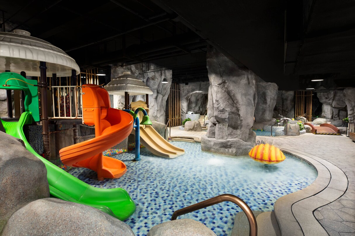 儿童温泉泳池